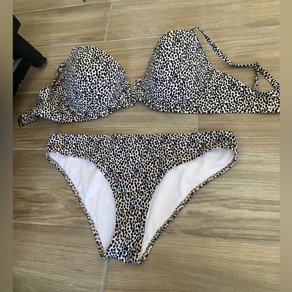 Shade and shore bikini: 34DD top and Medium bottom